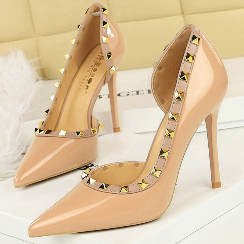 Sexy Women Pumps Rivet Design  - Shoe Tree recension och pris