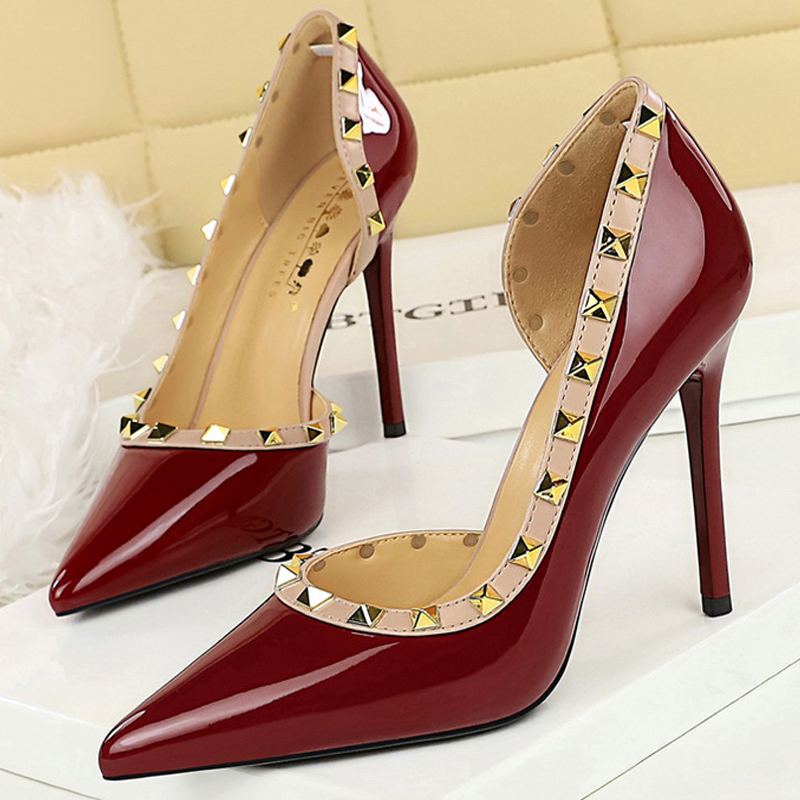Sexy Women Pumps Rivet Design  - Shoe Tree recension och pris